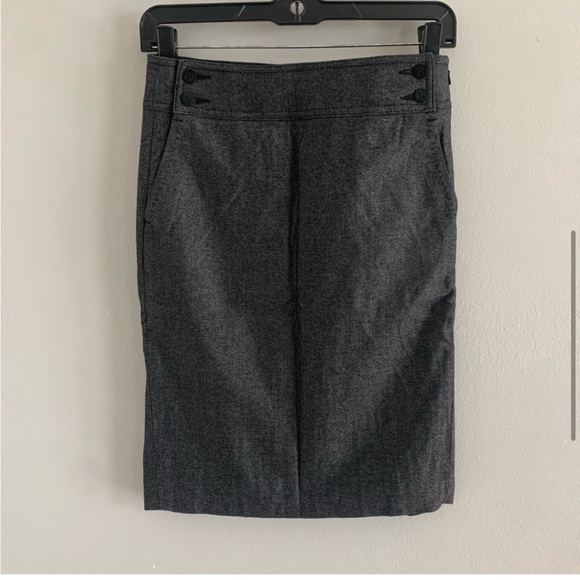Bebe Italian Fabric Heather Grey Skirt Size 0 Buttons and Zipper with Pockets - Picture 9 of 11